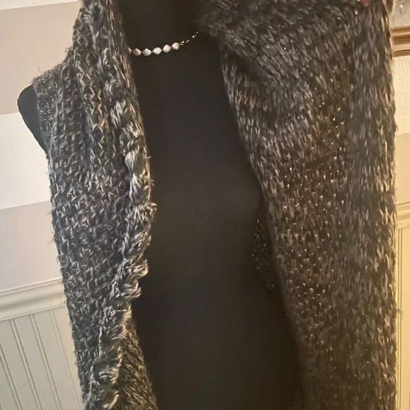 Escio Sleeveless Sweater Vest Small – Mixed Neutral Tone Knit with Fringe - Picture 3 of 13